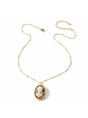 New! Gold Cameo Pendant Necklace (1018) NWOT